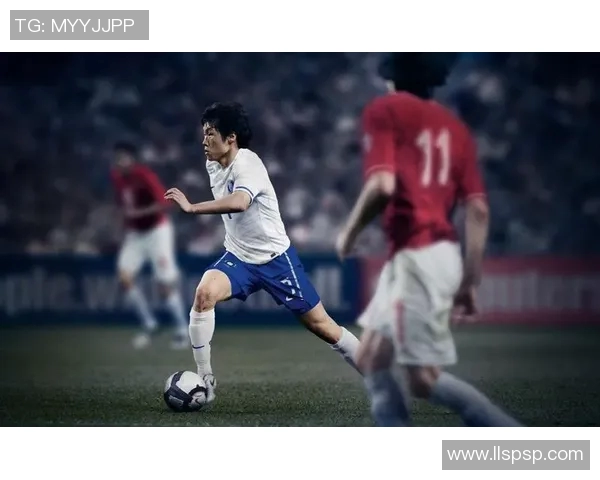 《聚焦足球写真：球星风采与赛场背后的真实故事》