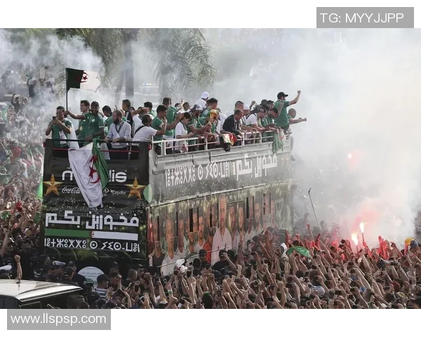 热烈欢迎足球巨星加盟 共赴荣光征程 再创辉煌荣耀