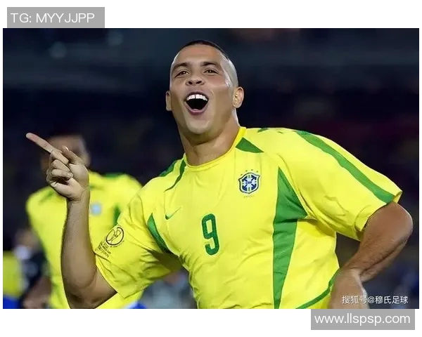 足球巨星年满三十二岁正值黄金时期迎来巅峰与挑战并存时刻